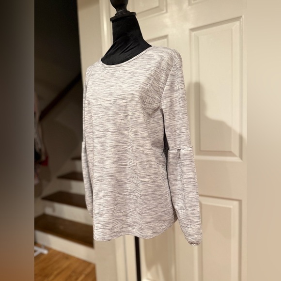 Pebble and Stone Gray Long-Sleeve Crew Neck Top with Elastic Cuff Sleeve Size XL - Picture 3 of 8